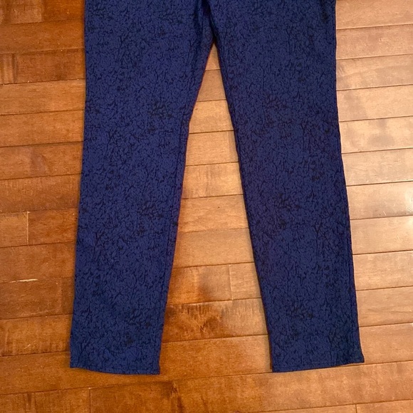 Chico’s Blue Black Print Jacquard Slim Straight Leg Stretch Pants Size Medium - Picture 3 of 11